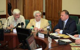 Пресс-конференция, посвященная открытию Восьмого фестиваля искусств "Балтийские сезоны". На фото Дмитрий Брусникин, Давид Смелянский, Николай Цуканов. Автор фото - С.Ломакин