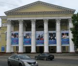 Программа "Современная классика". Московский Художественный театр имени А.П.Чехова. Спектакль "Примадонны".